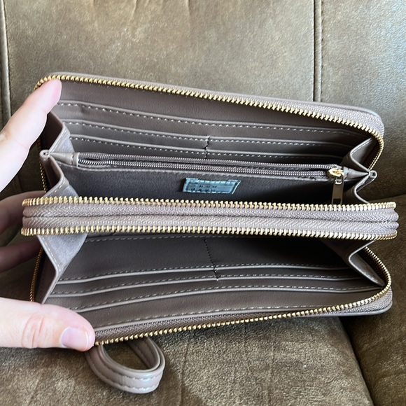 Double zipper wallet clutch - Picture 2 of 3
